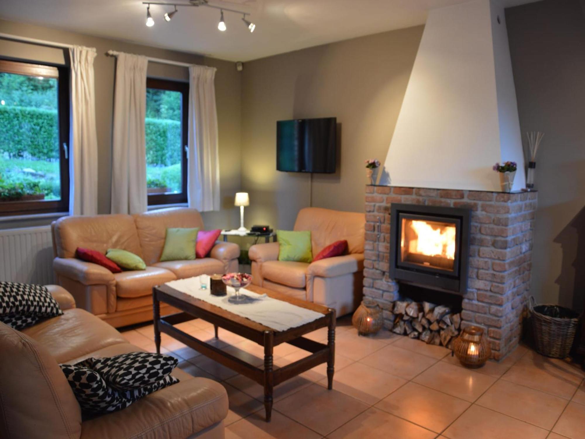 Modern Holiday Home In Stavelot With Fireplace Екстериор снимка