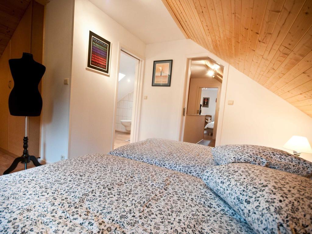Modern Holiday Home In Stavelot With Fireplace Стая снимка