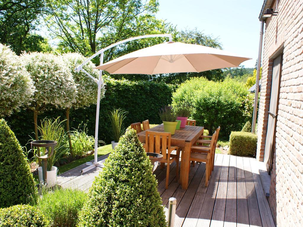 Modern Holiday Home In Stavelot With Fireplace Екстериор снимка