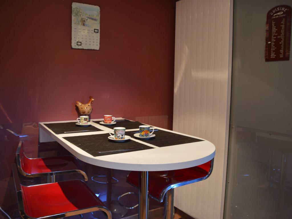 Modern Holiday Home In Stavelot With Fireplace Екстериор снимка