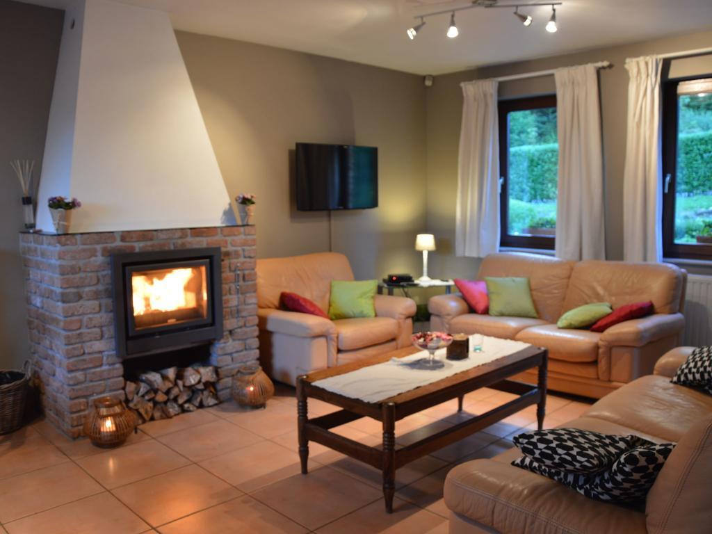 Modern Holiday Home In Stavelot With Fireplace Екстериор снимка