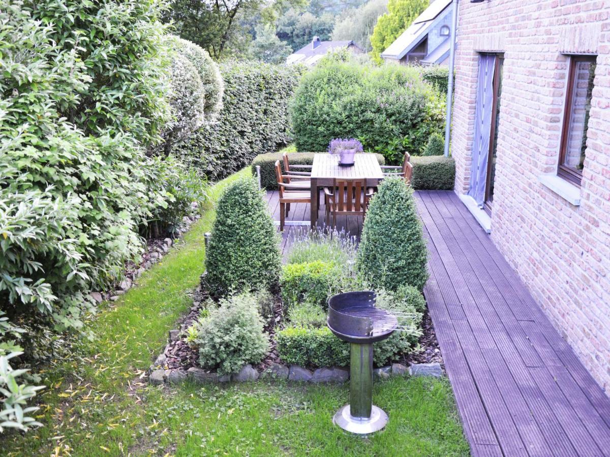 Modern Holiday Home In Stavelot With Fireplace Екстериор снимка