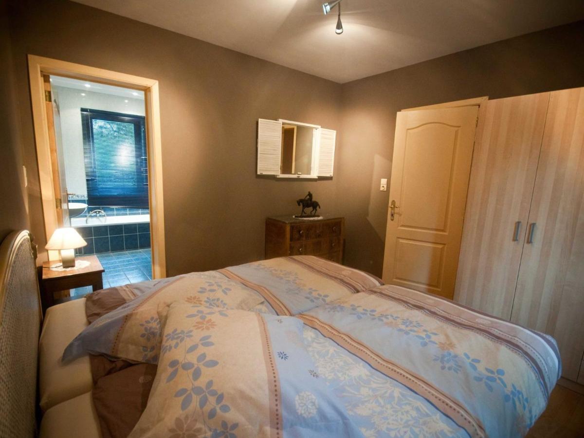 Modern Holiday Home In Stavelot With Fireplace Екстериор снимка
